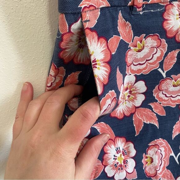 LOFT Floral Print Casual Shorts - Picture 5 of 10